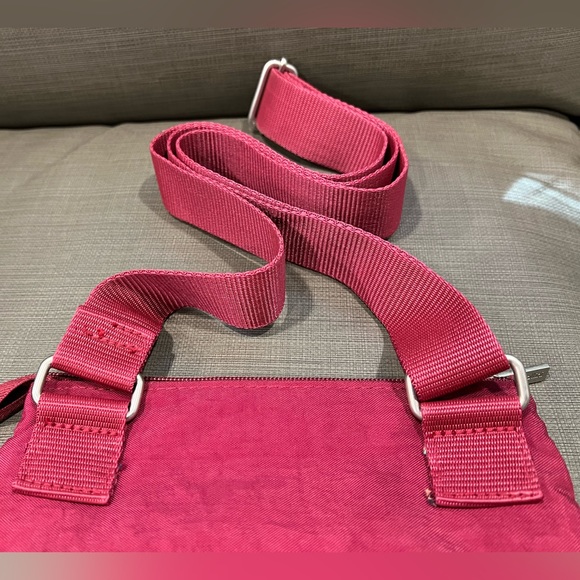 Baggallini Burgundy/Raspberry Color Crossbody 3-Zipper Bag - Picture 10 of 11